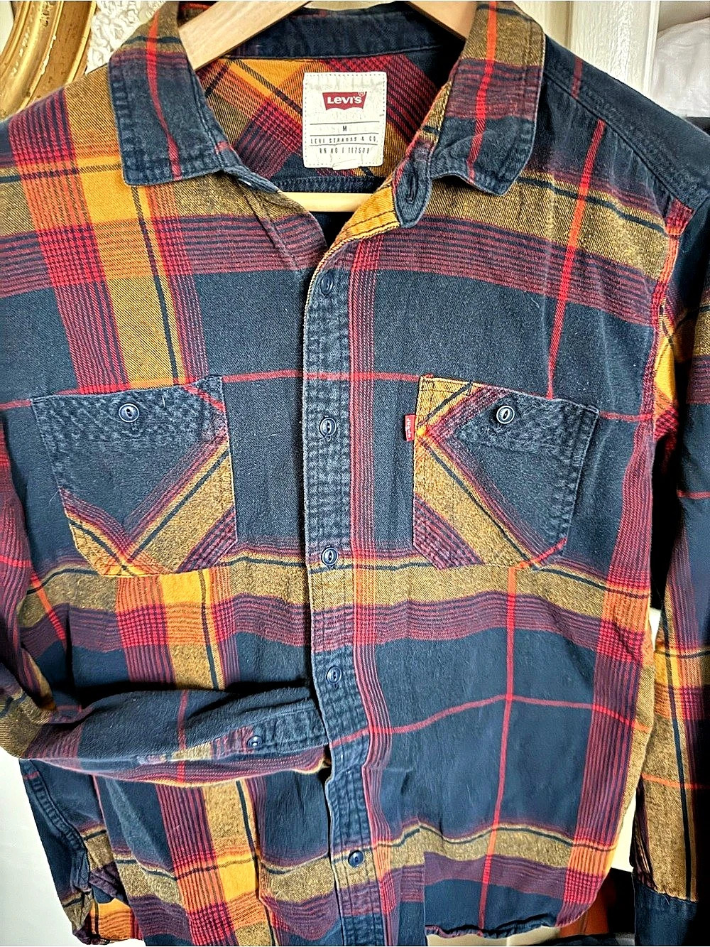 Levi's Classic Plaid Flannel Button-Up Shirt Men's Blue, Red & Yellow.